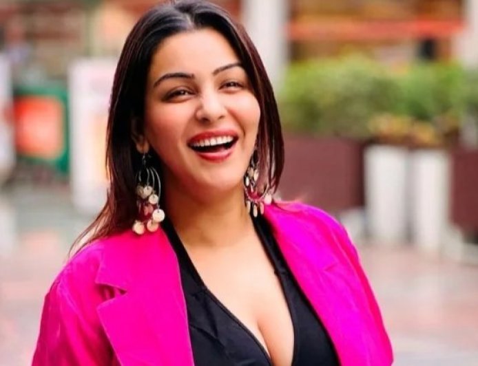 Bigg Boss 18's Dr. Yamini Malhotra calls out Ranveer Allahbadia's controversial remark on parents, talks about the importance of values and respect!