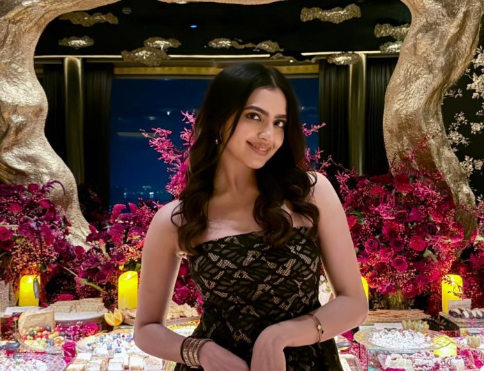 Kashika Kapoor Stuns in Black Tube Dress, Radiates Elegance at Recent Event